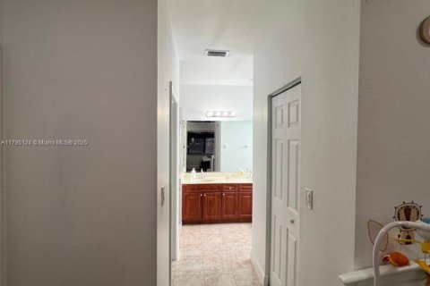 House in Homestead, Florida 3 bedrooms, 148.83 sq.m. № 1739739 - photo 17