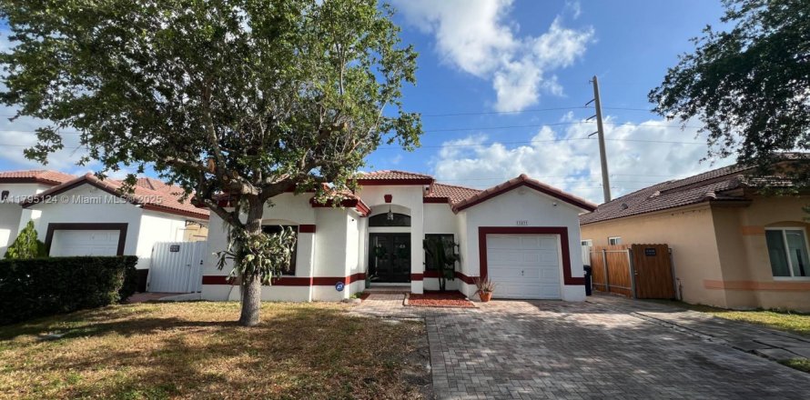 House in Homestead, Florida 3 bedrooms, 148.83 sq.m. № 1739739