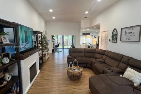 House in Homestead, Florida 3 bedrooms, 148.83 sq.m. № 1739739 - photo 6