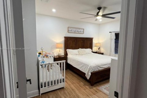 House in Homestead, Florida 3 bedrooms, 148.83 sq.m. № 1739739 - photo 15