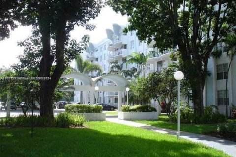 Купить кондоминиум в Майами, Флорида 1 спальня, 76.74м2, № 1984810 - фото 11