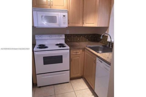 Купить кондоминиум в Майами, Флорида 1 спальня, 76.74м2, № 1984810 - фото 1