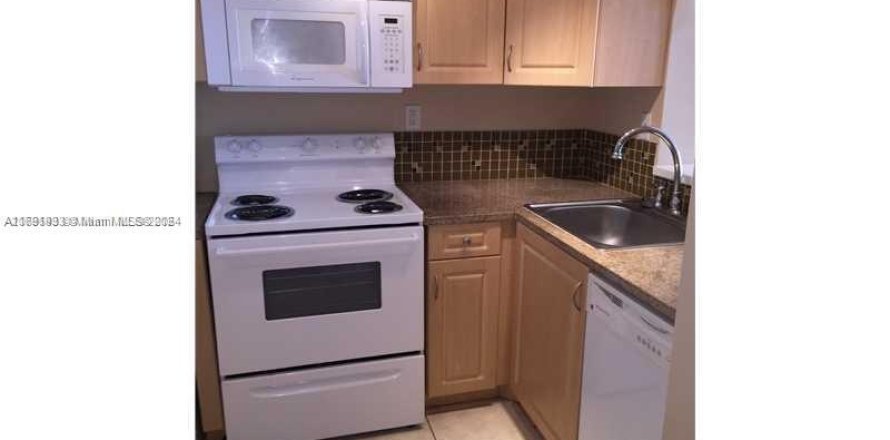 Кондоминиум с 1 спальней в Майами, Флорида № 1984810