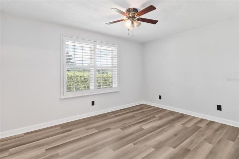 Casa en venta en Weirsdale, Florida, 4 dormitorios, 217.21 m2 № 1901285 - foto 27