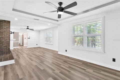 Casa en venta en Weirsdale, Florida, 4 dormitorios, 217.21 m2 № 1901285 - foto 12
