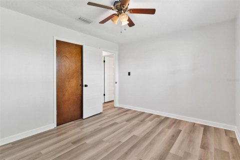 Casa en venta en Weirsdale, Florida, 4 dormitorios, 217.21 m2 № 1901285 - foto 28