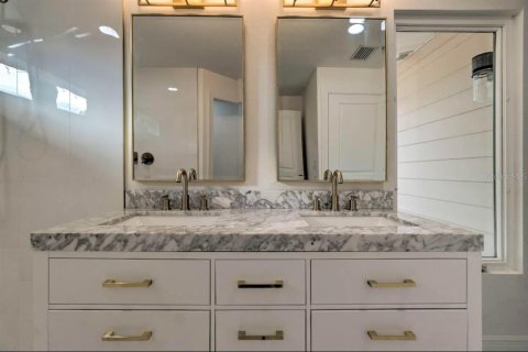 Casa en alquiler en Sarasota, Florida, 2 dormitorios, 149.2 m2 № 1845149 - foto 7
