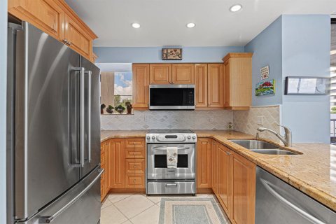 Condo in Riviera Beach, Florida, 1 bedroom  № 2399957 - photo 3