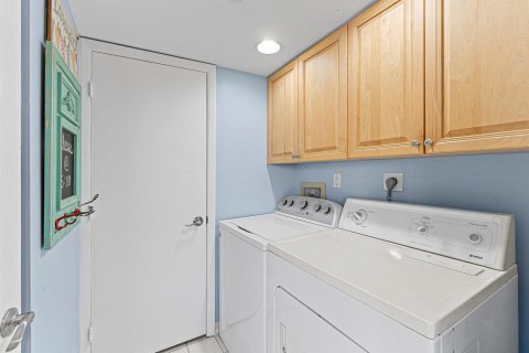 Condo in Riviera Beach, Florida, 1 bedroom  № 2399957 - photo 21