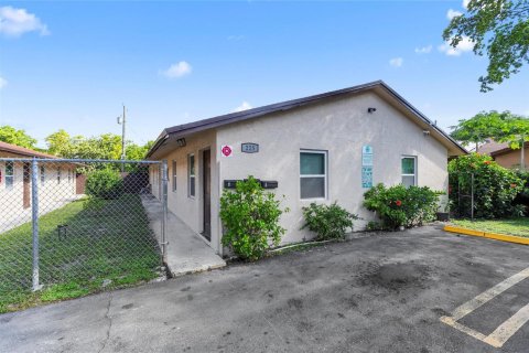Commercial property in Pompano Beach, Florida 192.49 sq.m. № 2245339
