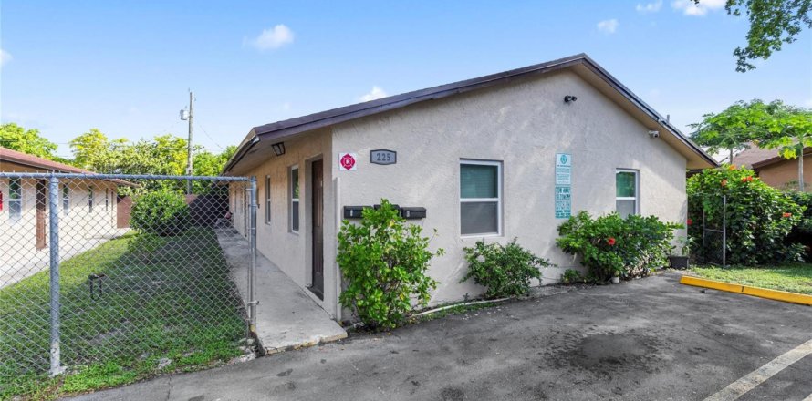 Commercial property in Pompano Beach, Florida 192.49 sq.m. № 2245339