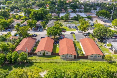 Commercial property in Pompano Beach, Florida 192.49 sq.m. № 2245339 - photo 24