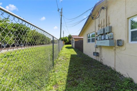 Commercial property in Pompano Beach, Florida 192.49 sq.m. № 2245339 - photo 17