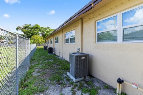 Commercial property in Pompano Beach, Florida 192.49 sq.m. № 2245339 - photo 16