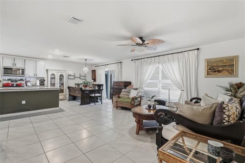 House in Spring Hill, Florida 5 bedrooms, 244.33 sq.m. № 2394259 - photo 16