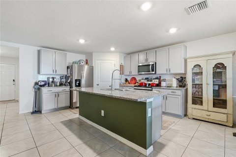 House in Spring Hill, Florida 5 bedrooms, 244.33 sq.m. № 2394259 - photo 10