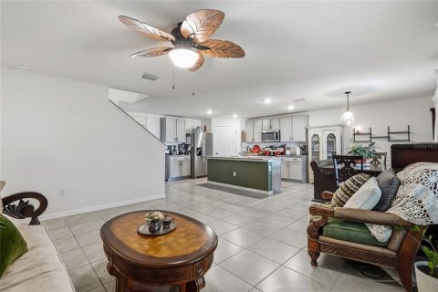 House in Spring Hill, Florida 5 bedrooms, 244.33 sq.m. № 2394259 - photo 17