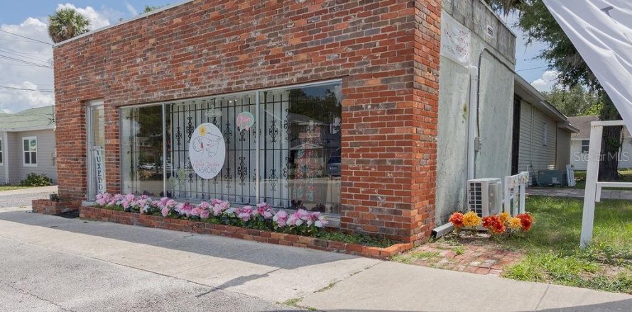 Propiedad comercial en DeLand, Florida № 1869638