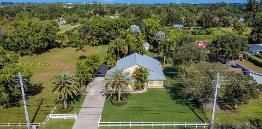 Casa en Davie, Florida 3 dormitorios, 235.32 m2 № 2023922