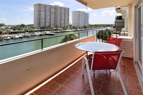 Condo in Sunny Isles Beach, Florida, 1 bedroom  № 1968962 - photo 20