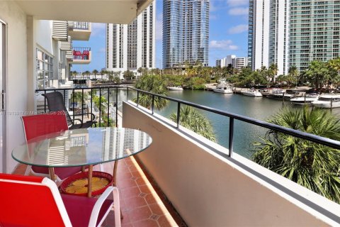 Condo in Sunny Isles Beach, Florida, 1 bedroom  № 1968962 - photo 21