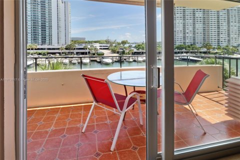 Condo in Sunny Isles Beach, Florida, 1 bedroom  № 1968962 - photo 19