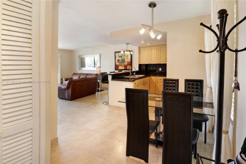 Condo in Sunny Isles Beach, Florida, 1 bedroom  № 1968962 - photo 2