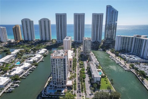 Condo in Sunny Isles Beach, Florida, 1 bedroom  № 1968962 - photo 25