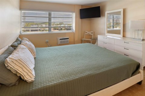 Condo in Sunny Isles Beach, Florida, 1 bedroom  № 1968962 - photo 16