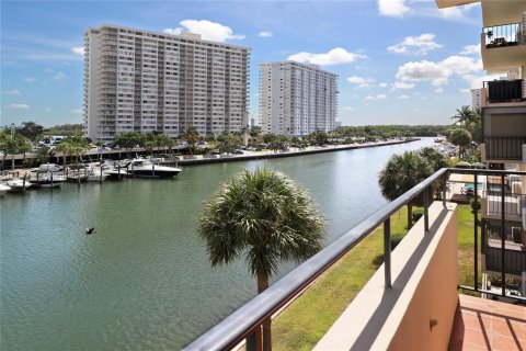 Condo in Sunny Isles Beach, Florida, 1 bedroom  № 1968962 - photo 23