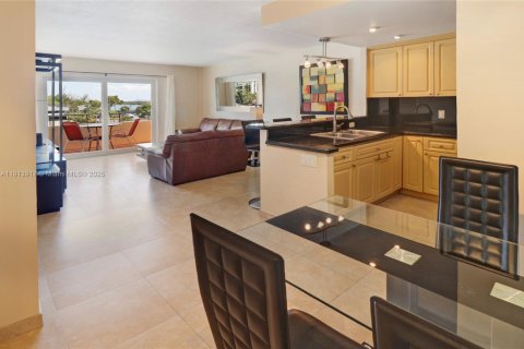 Condo in Sunny Isles Beach, Florida, 1 bedroom  № 1968962 - photo 3