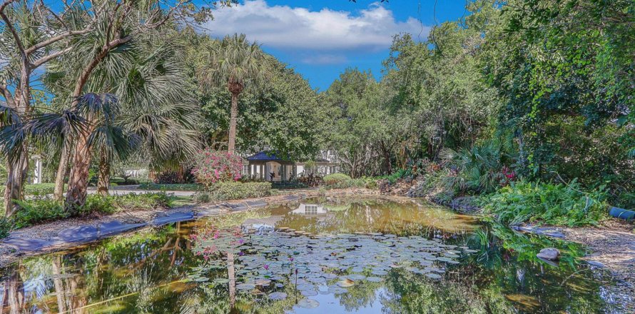 House in Stuart, Florida 6 bedrooms, 782.42 sq.m. № 1093105