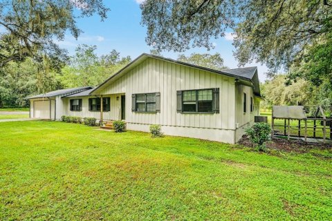House in Floral City, Florida 4 bedrooms, 291.34 sq.m. № 1906610 - photo 2