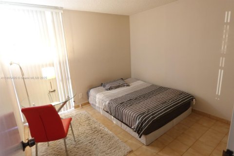 Condominio en venta en Sunny Isles Beach, Florida, 2 dormitorios, 83.05 m2 № 1864281 - foto 12