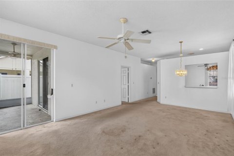 Villa ou maison à vendre à Winter Springs, Floride: 2 chambres, 110.83 m2 № 2289742 - photo 5
