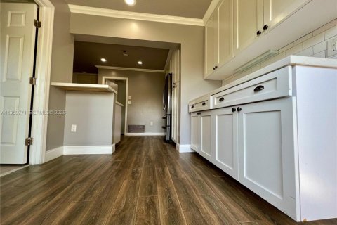 Casa en venta en Sunrise, Florida, 5 dormitorios, 142.79 m2 № 2027100 - foto 6