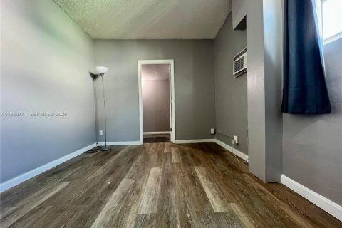 Casa en venta en Sunrise, Florida, 5 dormitorios, 142.79 m2 № 2027100 - foto 19