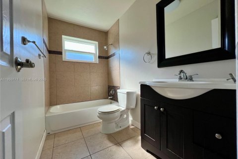 Casa en venta en Sunrise, Florida, 5 dormitorios, 142.79 m2 № 2027100 - foto 15