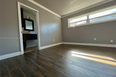 Casa en venta en Sunrise, Florida, 5 dormitorios, 142.79 m2 № 2027100 - foto 9