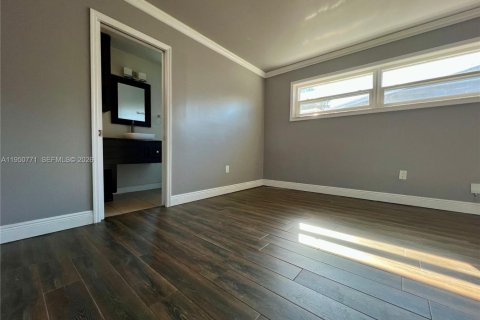 Casa en venta en Sunrise, Florida, 5 dormitorios, 142.79 m2 № 2027100 - foto 10