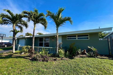 Casa en venta en Sunrise, Florida, 5 dormitorios, 142.79 m2 № 2027100 - foto 2