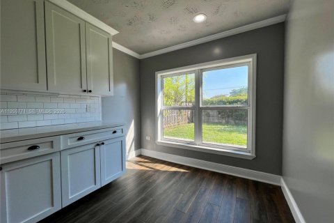 Casa en venta en Sunrise, Florida, 5 dormitorios, 142.79 m2 № 2027100 - foto 7