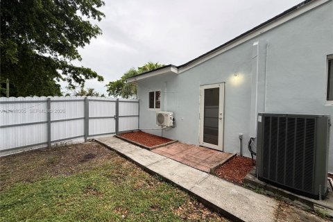 Immobilier commercial à louer à Hollywood, Floride: 113.43 m2 № 2397384 - photo 9