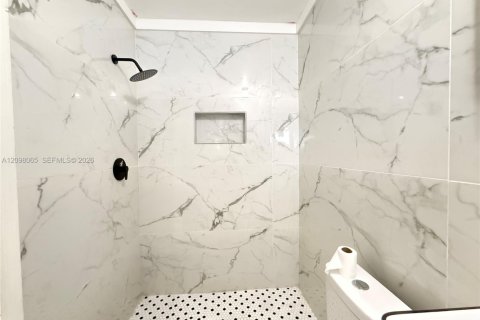 Immobilier commercial à louer à Hollywood, Floride: 113.43 m2 № 2397384 - photo 8