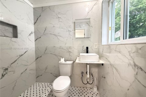 Immobilier commercial à louer à Hollywood, Floride: 113.43 m2 № 2397384 - photo 6