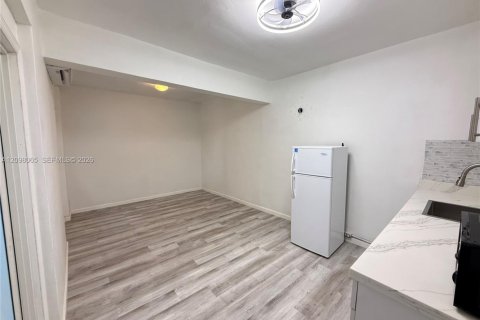 Immobilier commercial à louer à Hollywood, Floride: 113.43 m2 № 2397384 - photo 2