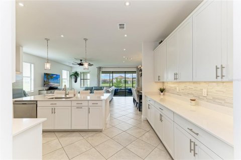 Villa ou maison à vendre à Lakewood Ranch, Floride: 3 chambres, 204.57 m2 № 2315308 - photo 8