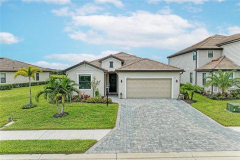 Villa ou maison à vendre à Lakewood Ranch, Floride: 3 chambres, 204.57 m2 № 2315308 - photo 2