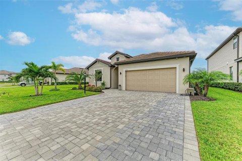 Villa ou maison à vendre à Lakewood Ranch, Floride: 3 chambres, 204.57 m2 № 2315308 - photo 3