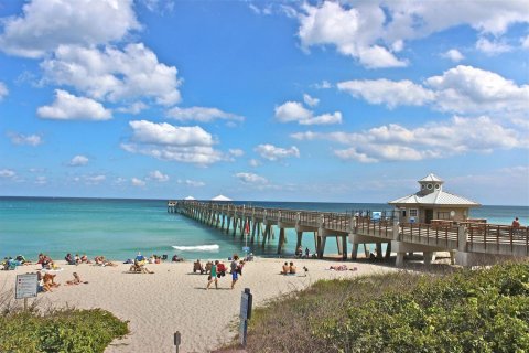 Condominio en alquiler en Palm Beach Gardens, Florida, 1 dormitorio, 97.64 m2 № 1040624 - foto 1